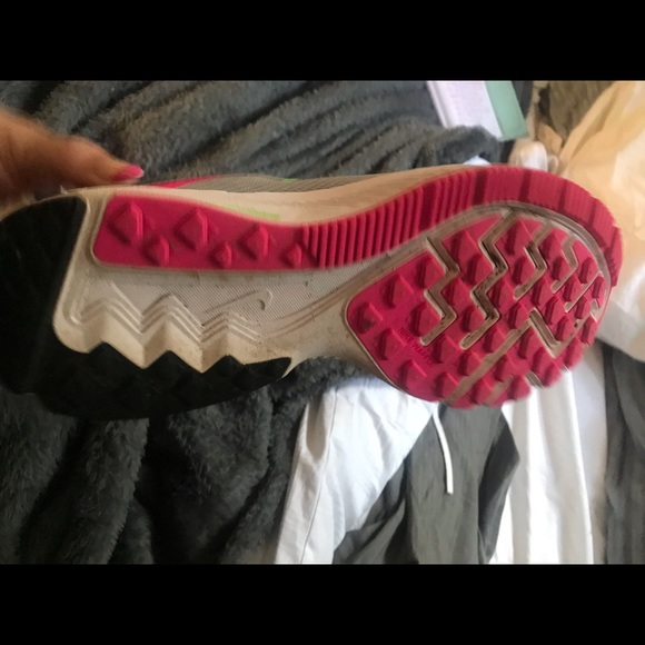 Nike running shoe - Picture 4 of 5